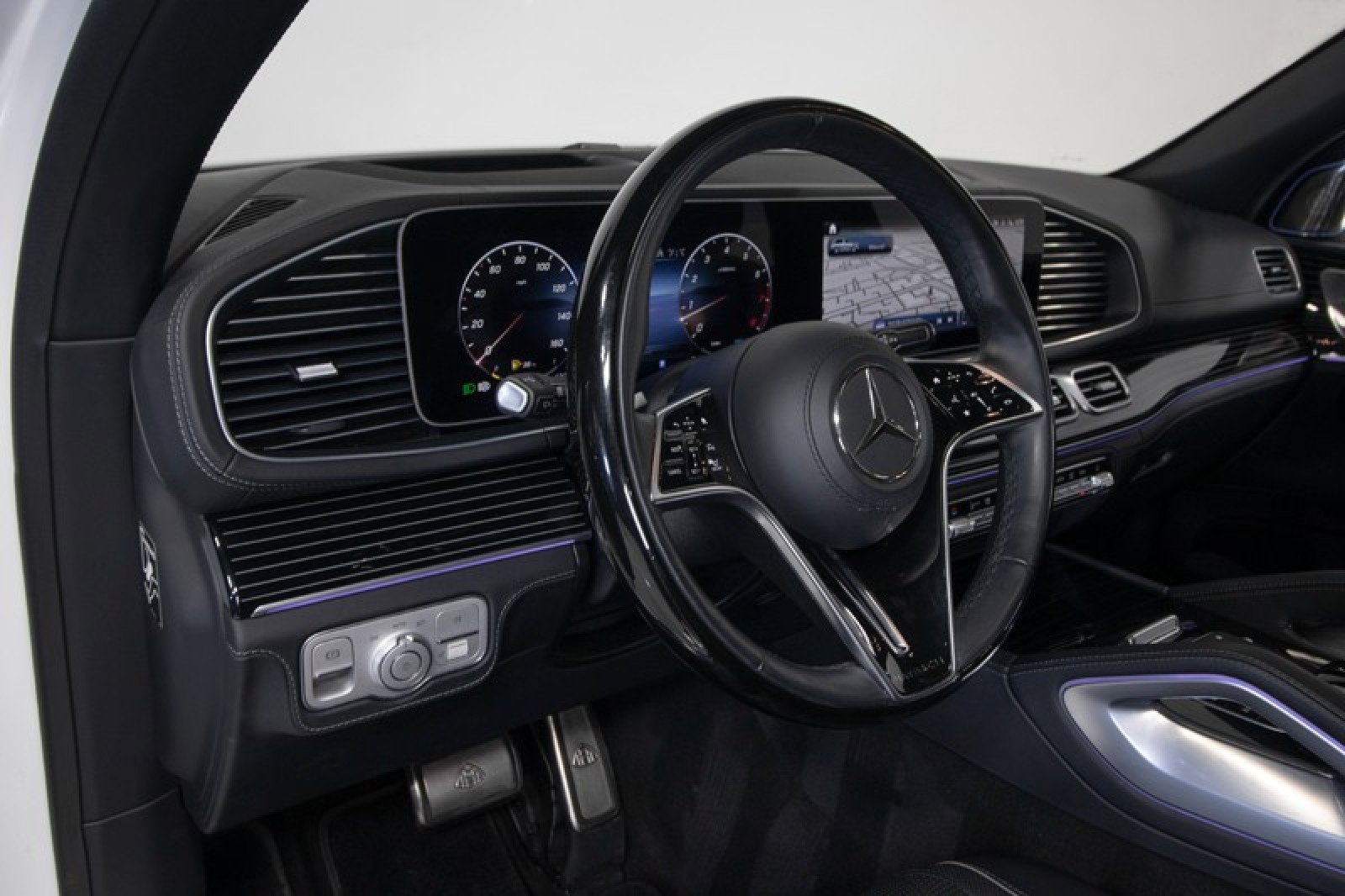 Used 2024 Mercedes-Benz Maybach GLS 600 4MATIC image 23