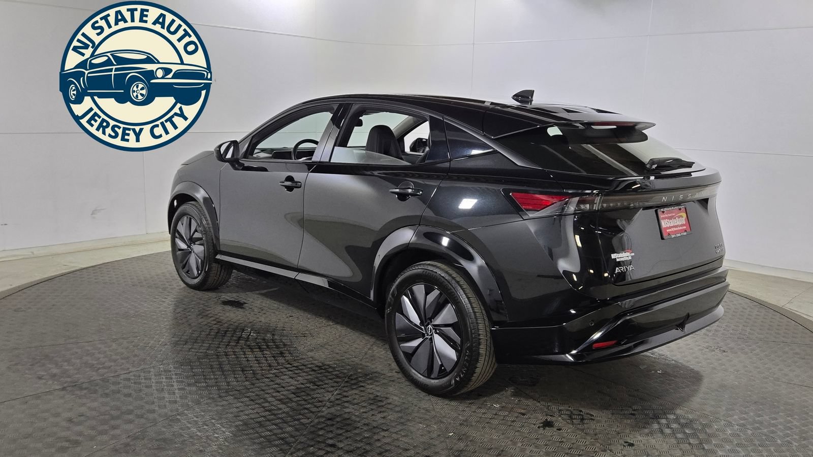 Used 2023 Nissan Ariya AWD image 5