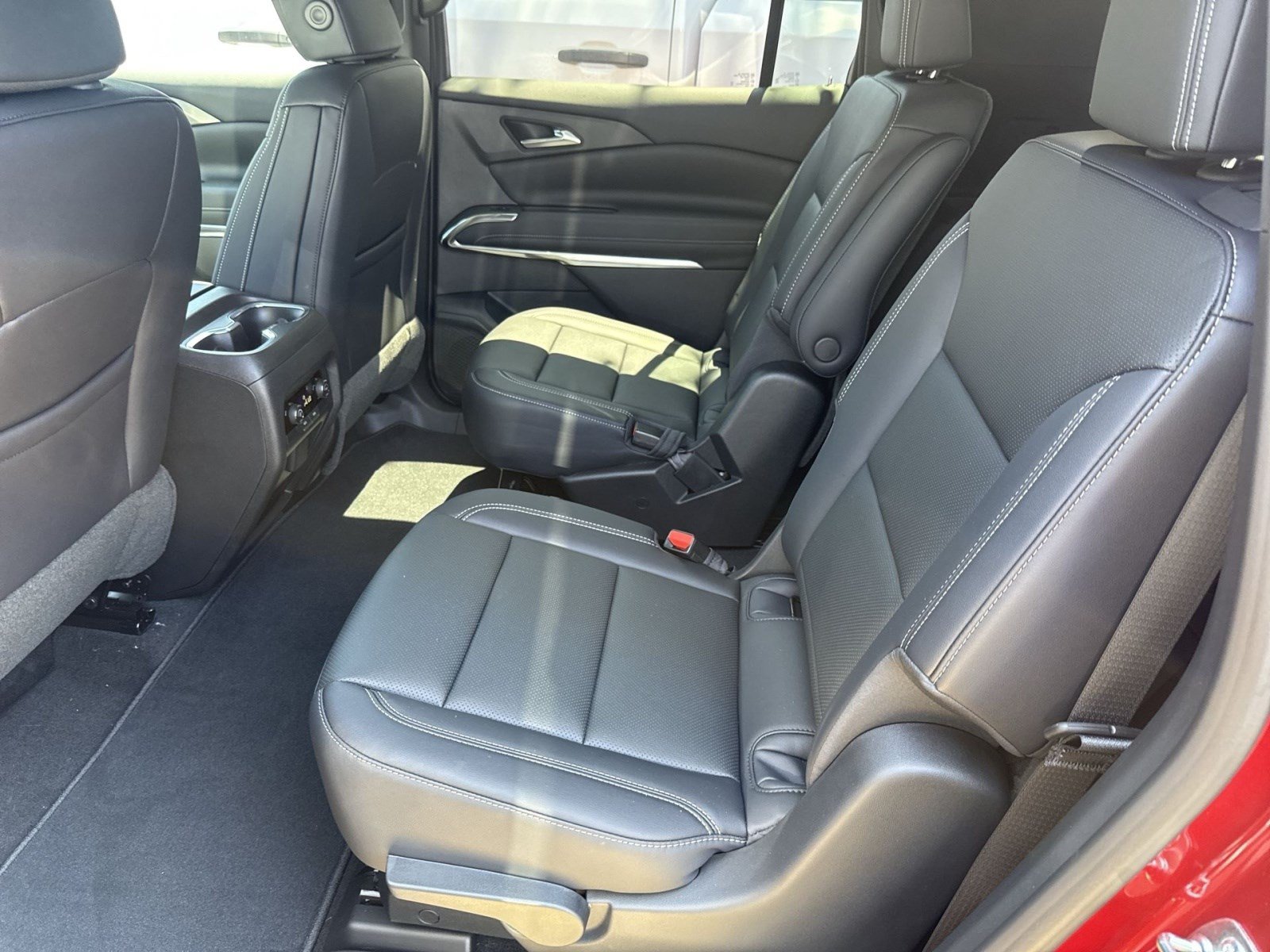 New 2026 Chevrolet Traverse LT w/ Sun and Wheel Package AWD/4WD image 17