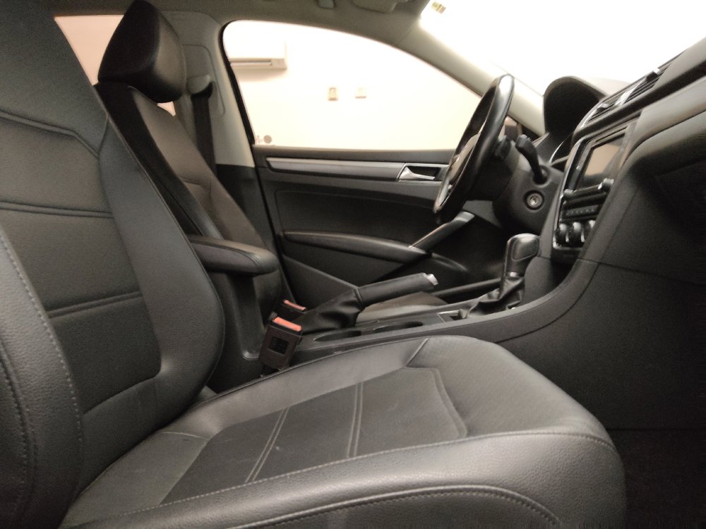Used 2018 Volkswagen Passat 2.0T R-Line FWD image 21
