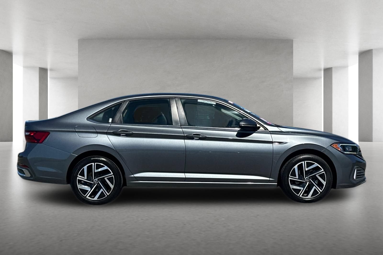Used 2022 Volkswagen Jetta SEL FWD image 3