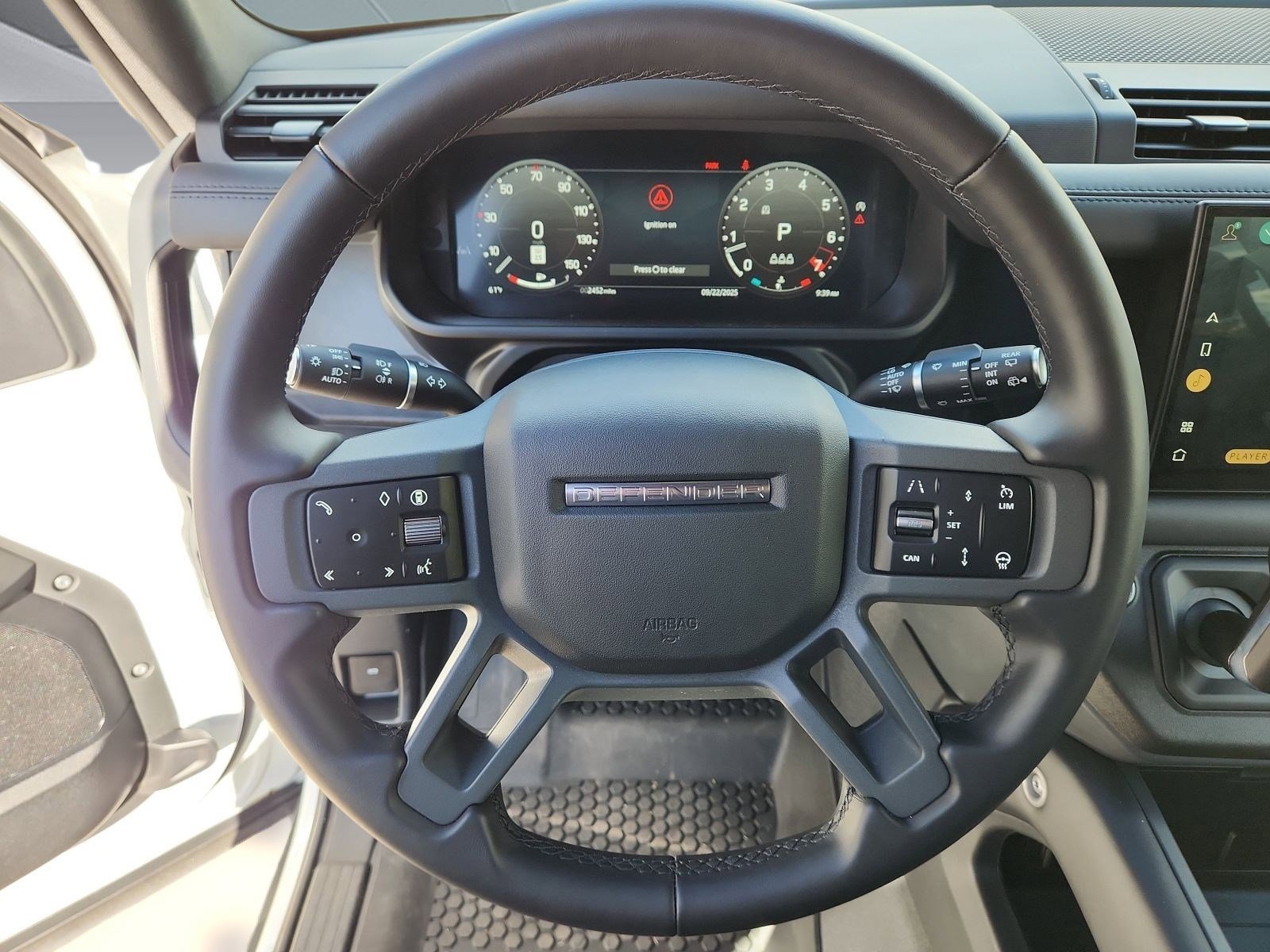 Used 2025 Land Rover Defender 90 S image 20
