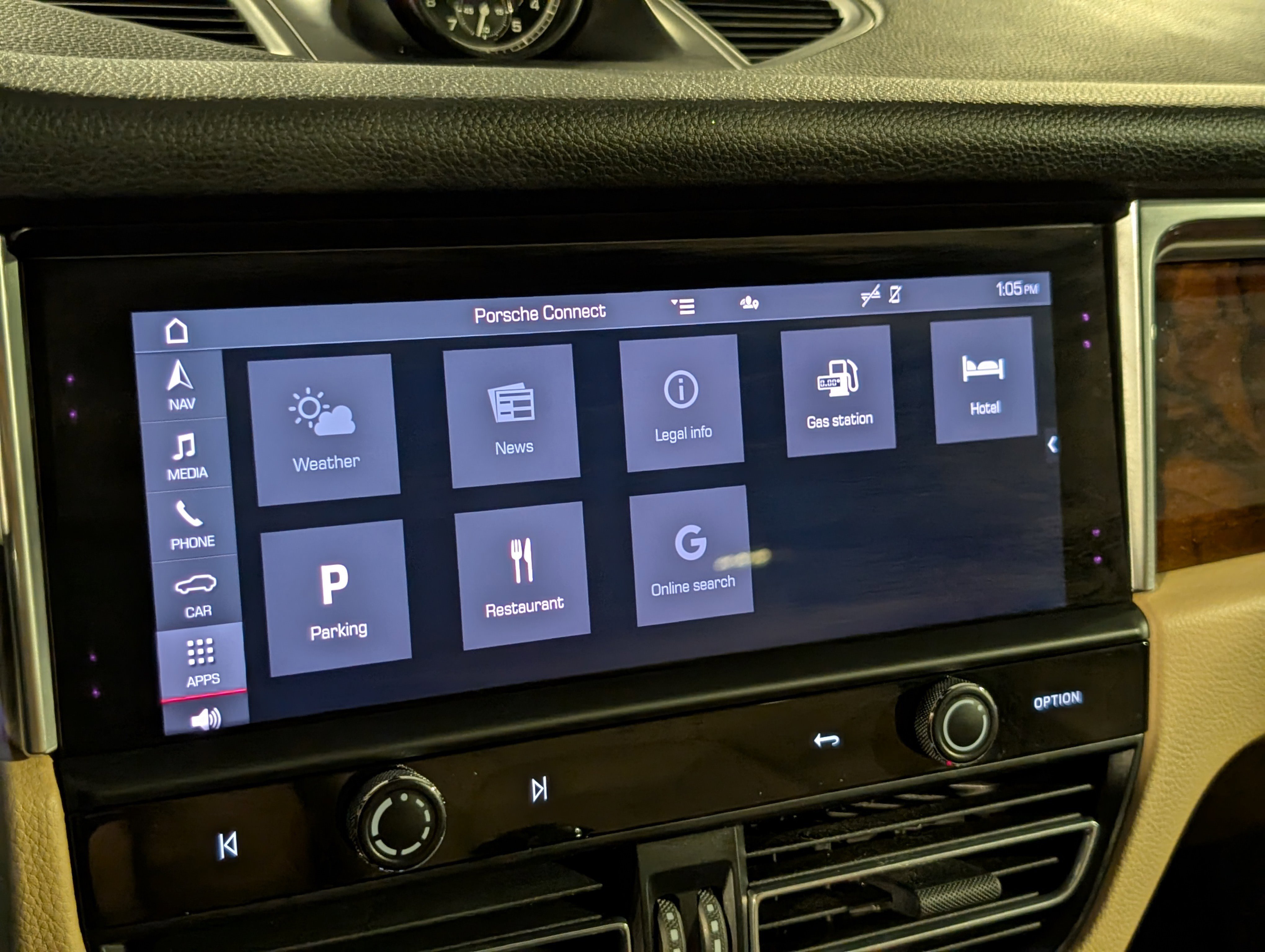 Certified 2022 Porsche Macan image 35