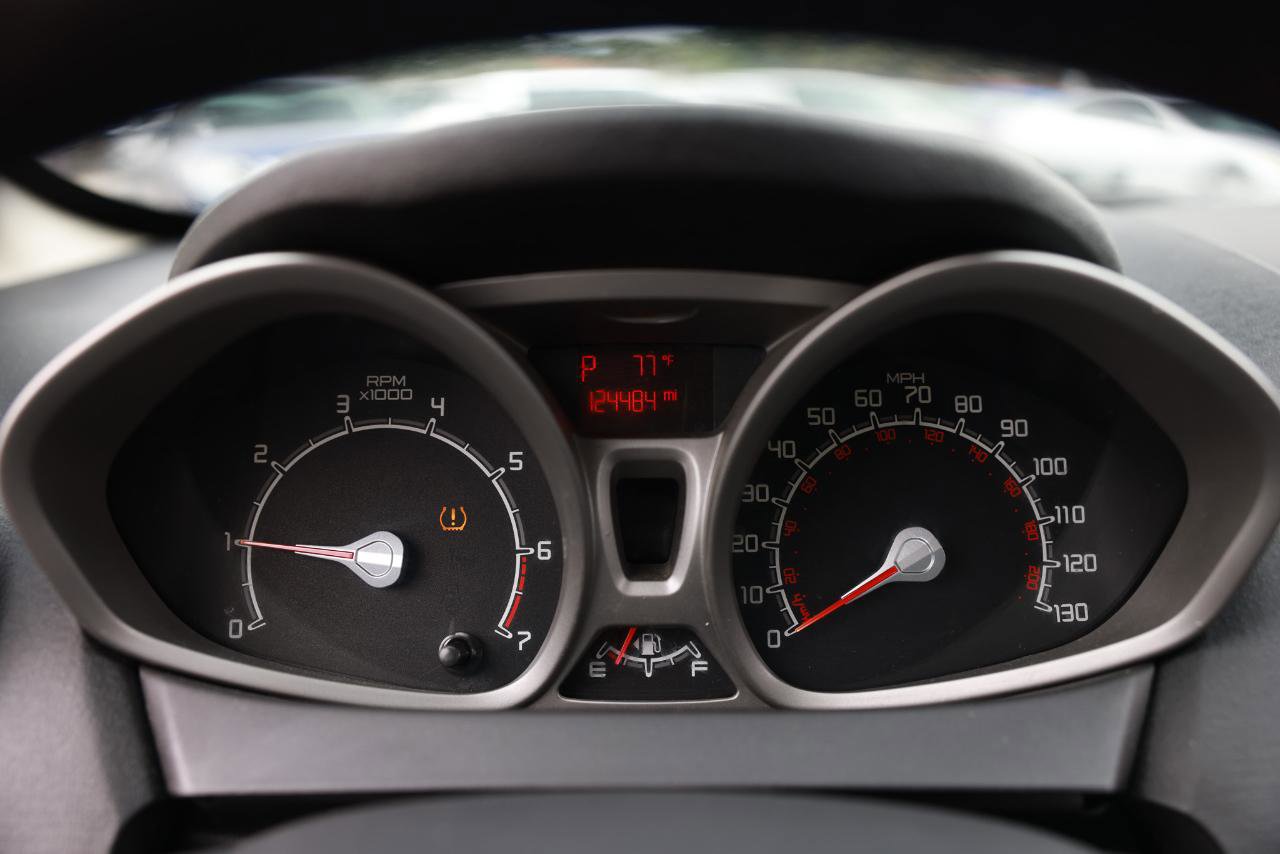 Used 2011 Ford Fiesta SEL FWD image 29