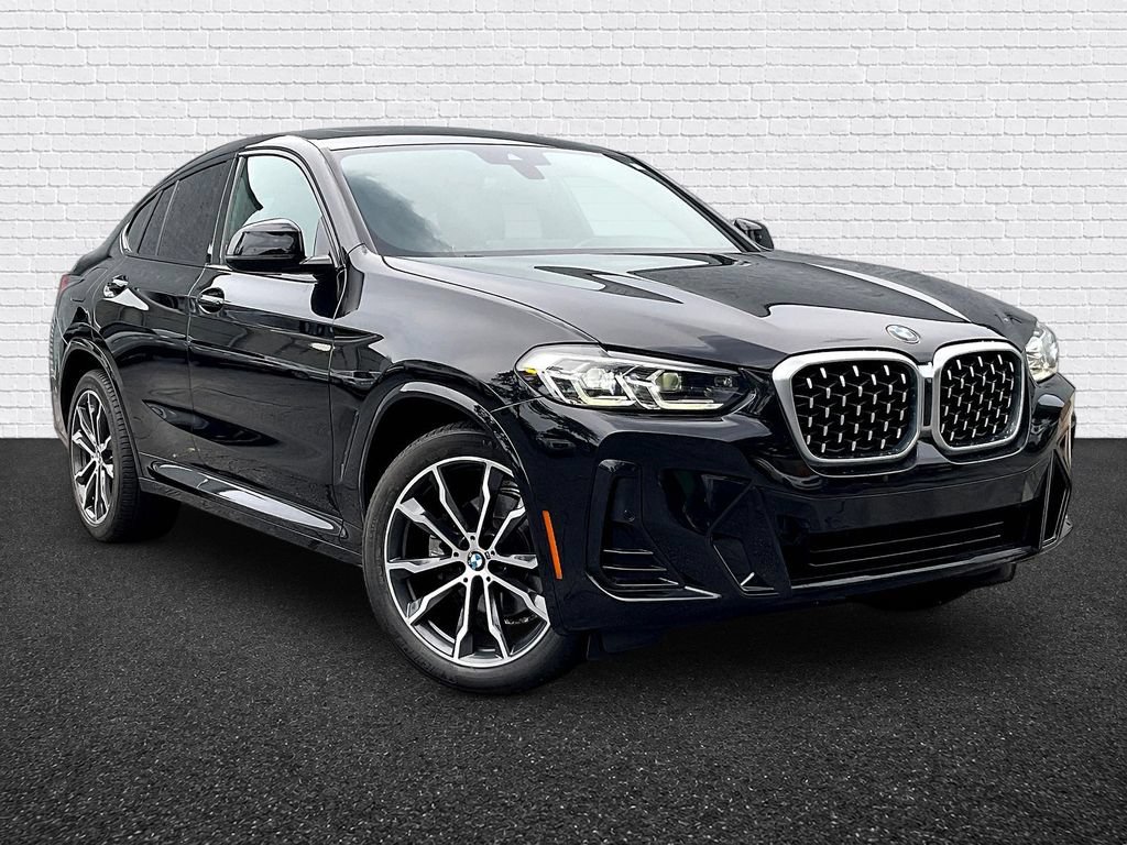 Used 2022 BMW X4 xDrive30i w/ M Sport Package AWD/4WD image 3