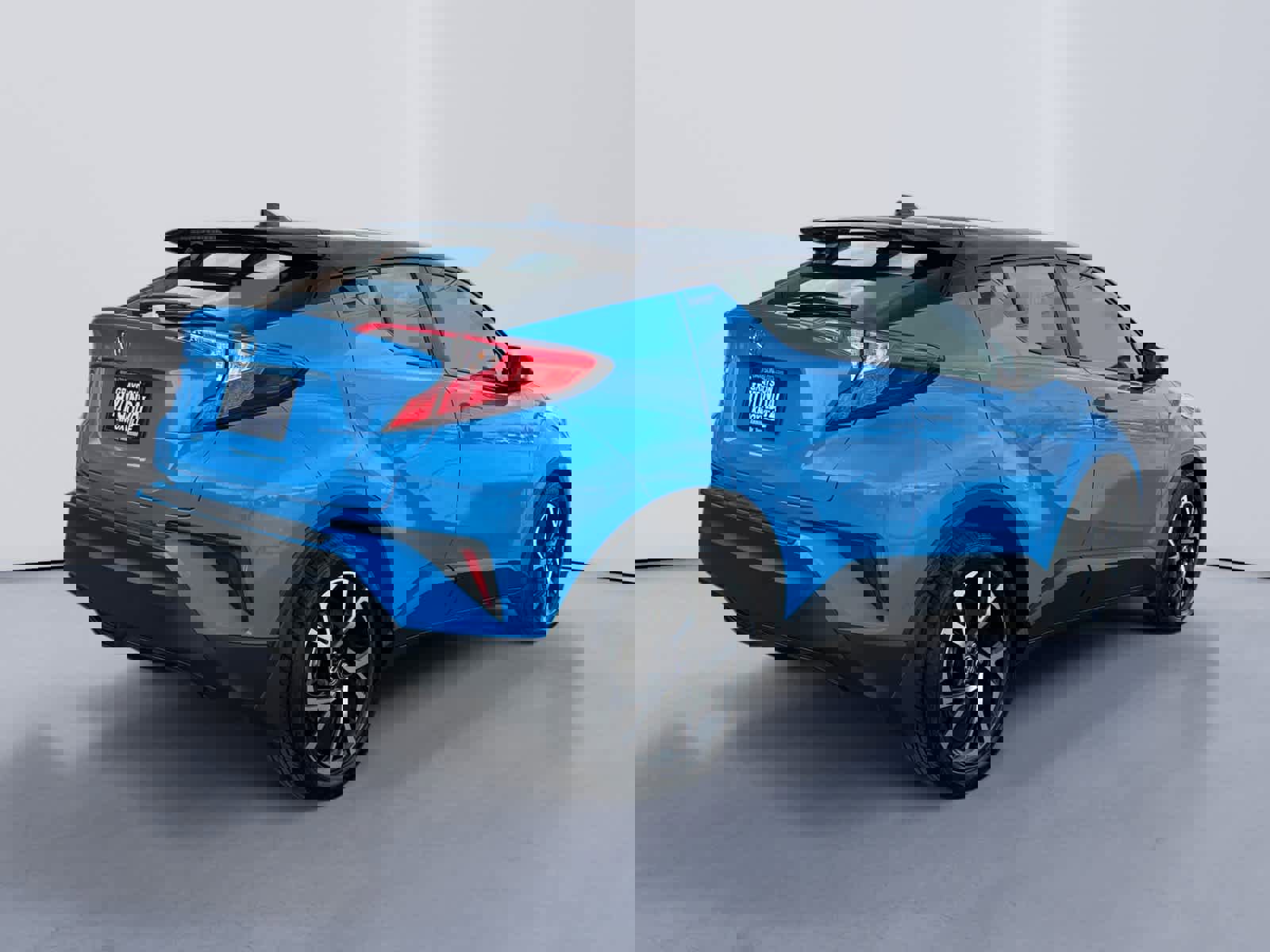 Used 2019 Toyota C-HR XLE image 3