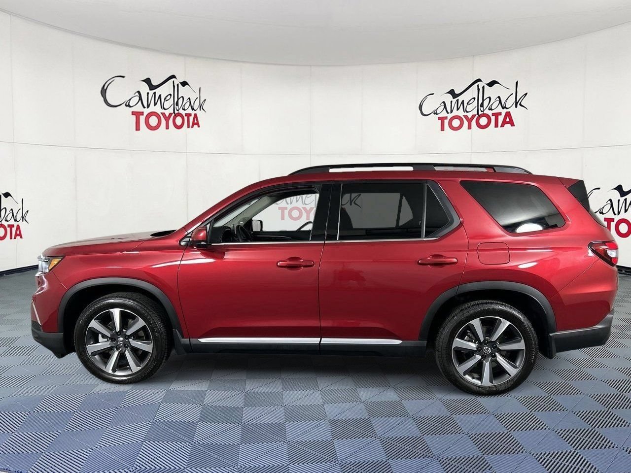 Used 2024 Honda Pilot Touring image 5