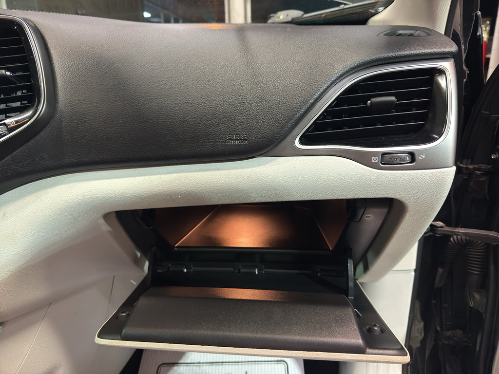 Used 2019 Jeep Cherokee Limited AWD/4WD image 26