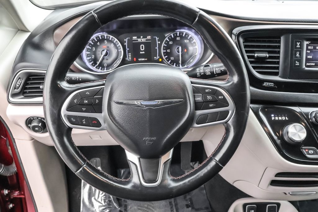 Used 2017 Chrysler Pacifica Touring-L image 18