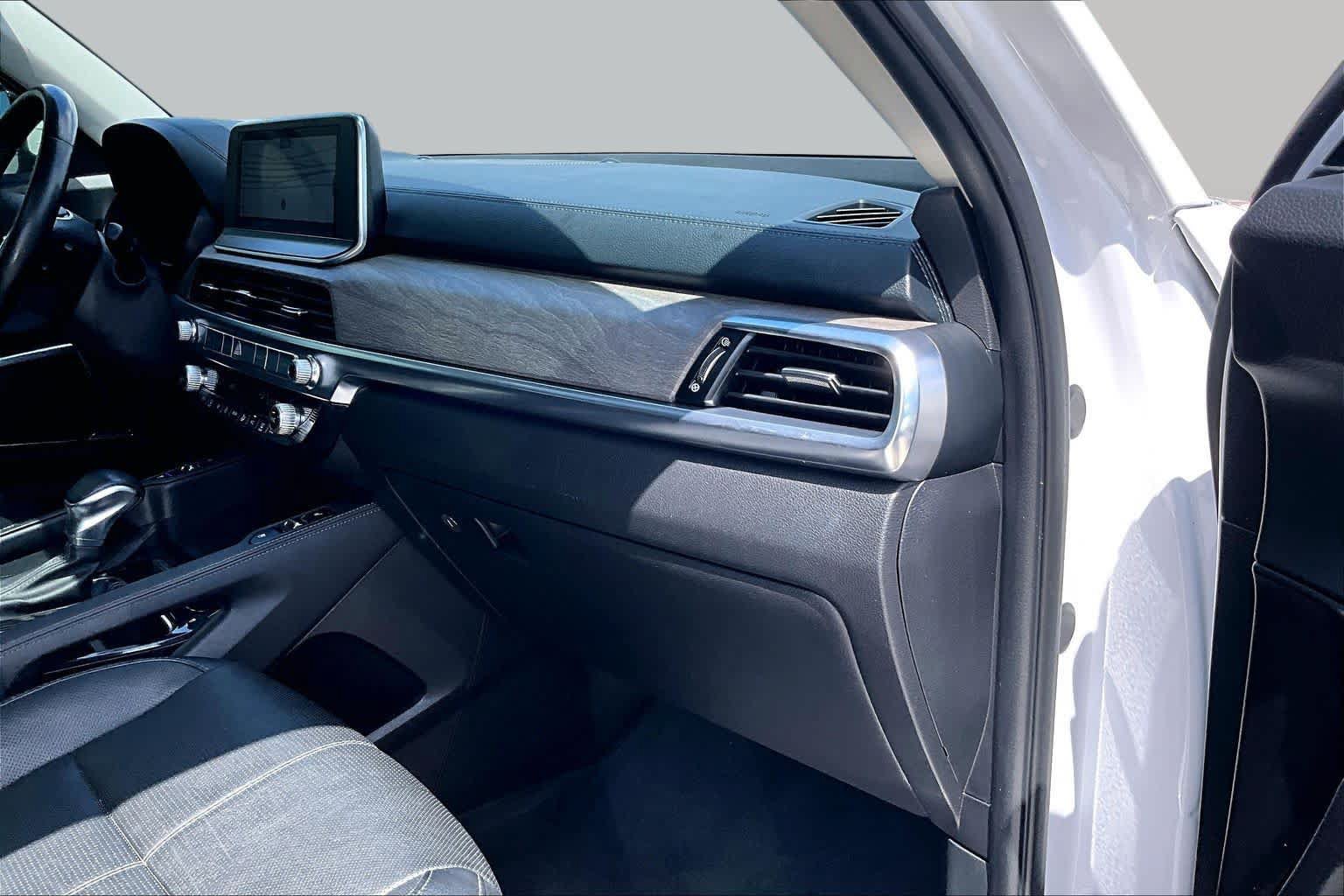 Used 2022 Kia Telluride SX w/ Nightfall Edition Package AWD/4WD image 17