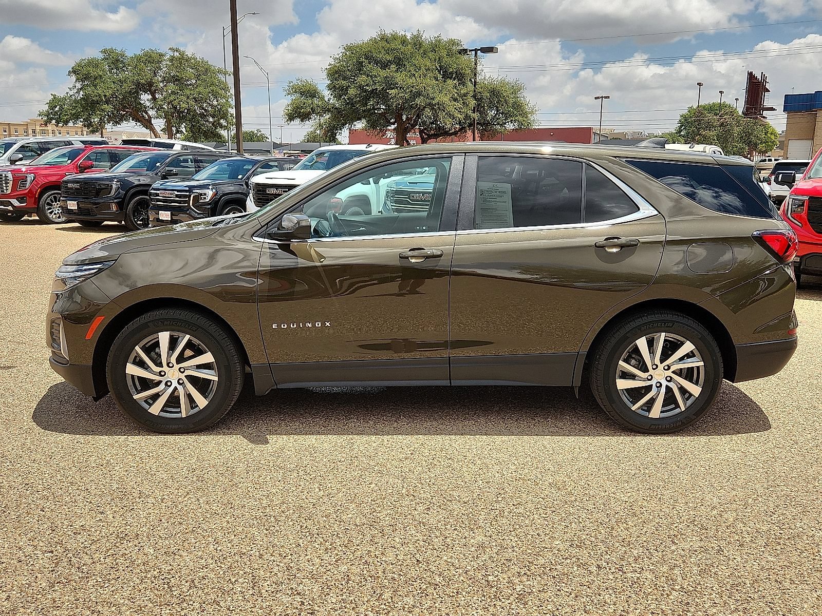 Used 2024 Chevrolet Equinox LT w/ LPO, Floor Liner Package FWD image 2