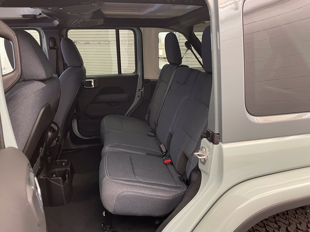 New 2026 Jeep Wrangler Unlimited Rubicon w/ Rockslide Package AWD/4WD image 16