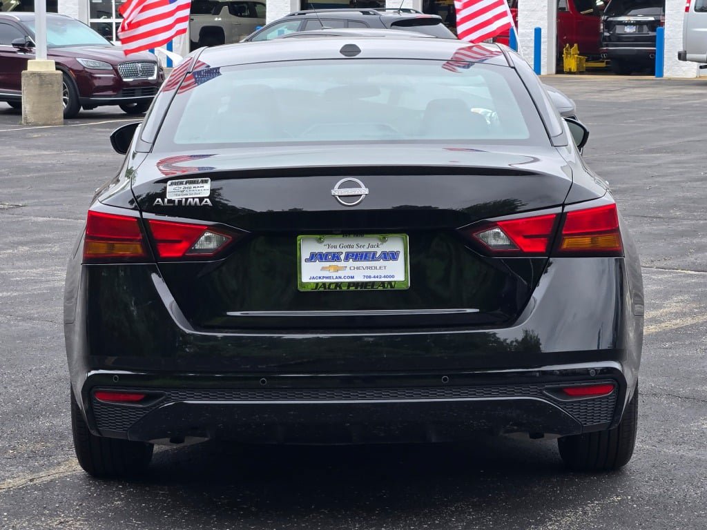 Used 2025 Nissan Altima 2.5 SV FWD image 13