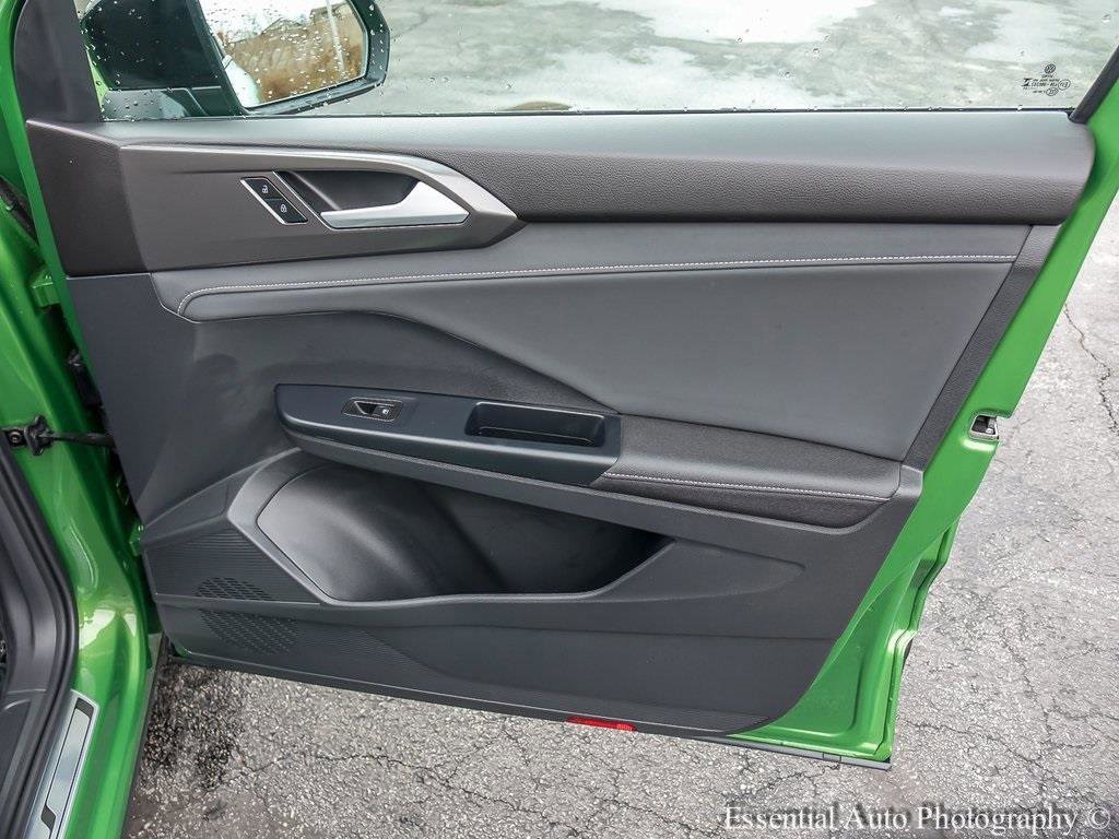 Used 2025 Volkswagen Taos SE image 25