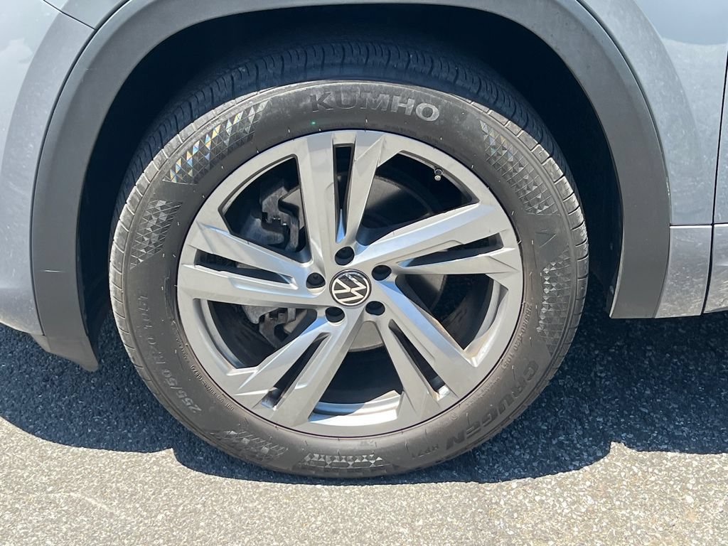 Used 2024 Volkswagen Atlas Cross Sport SEL R-Line AWD/4WD image 8