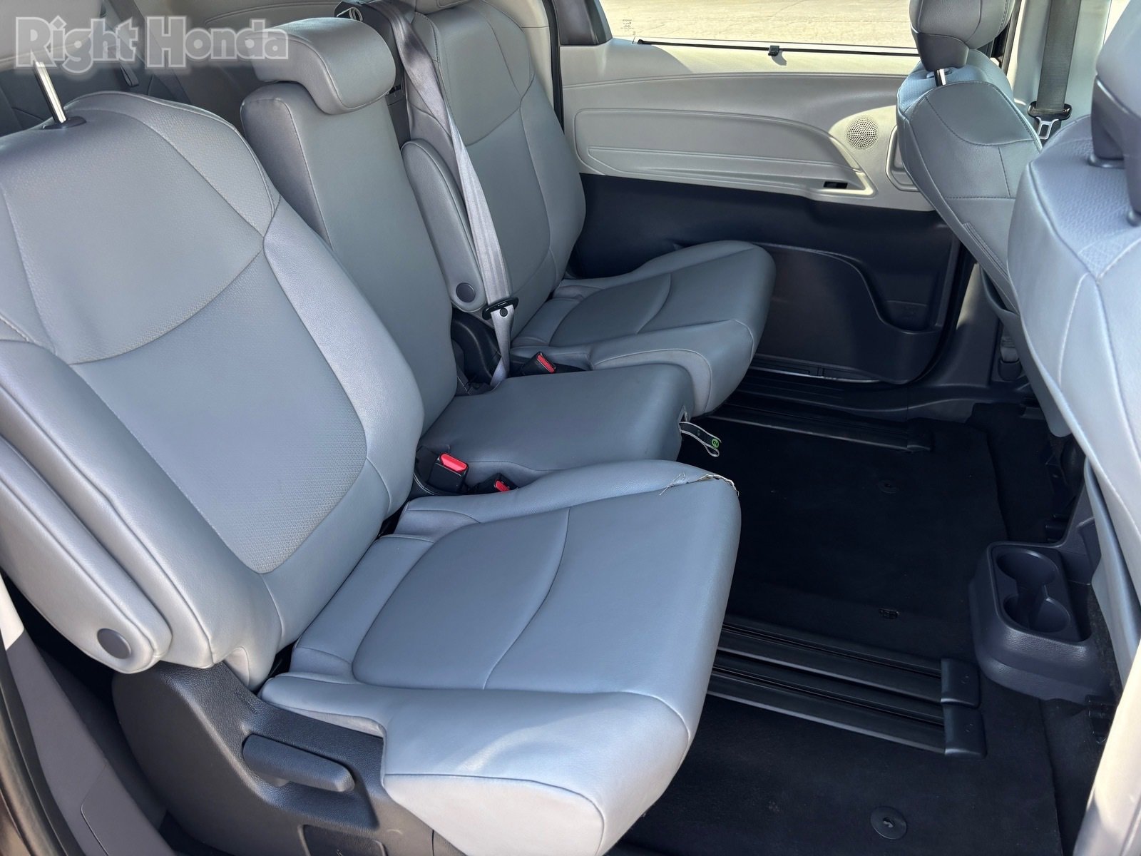 Used 2024 Toyota Sienna XLE image 13