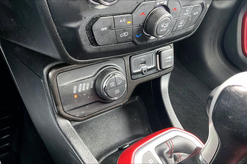 Used 2019 Jeep Renegade Trailhawk w/ UConnect 8.4 Nav Group AWD/4WD image 33
