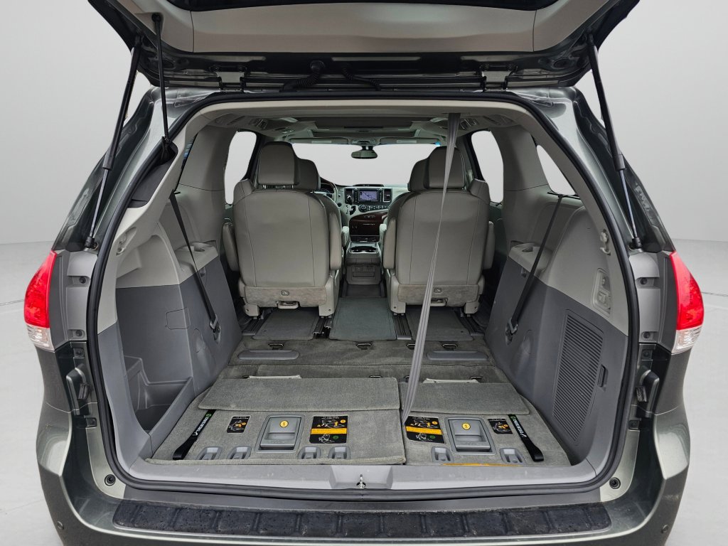 Used 2014 Toyota Sienna Limited w/ Limited Premium Package AWD/4WD image 18