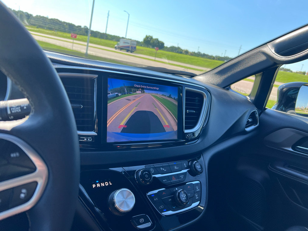 Used 2025 Chrysler Pacifica Select FWD image 24