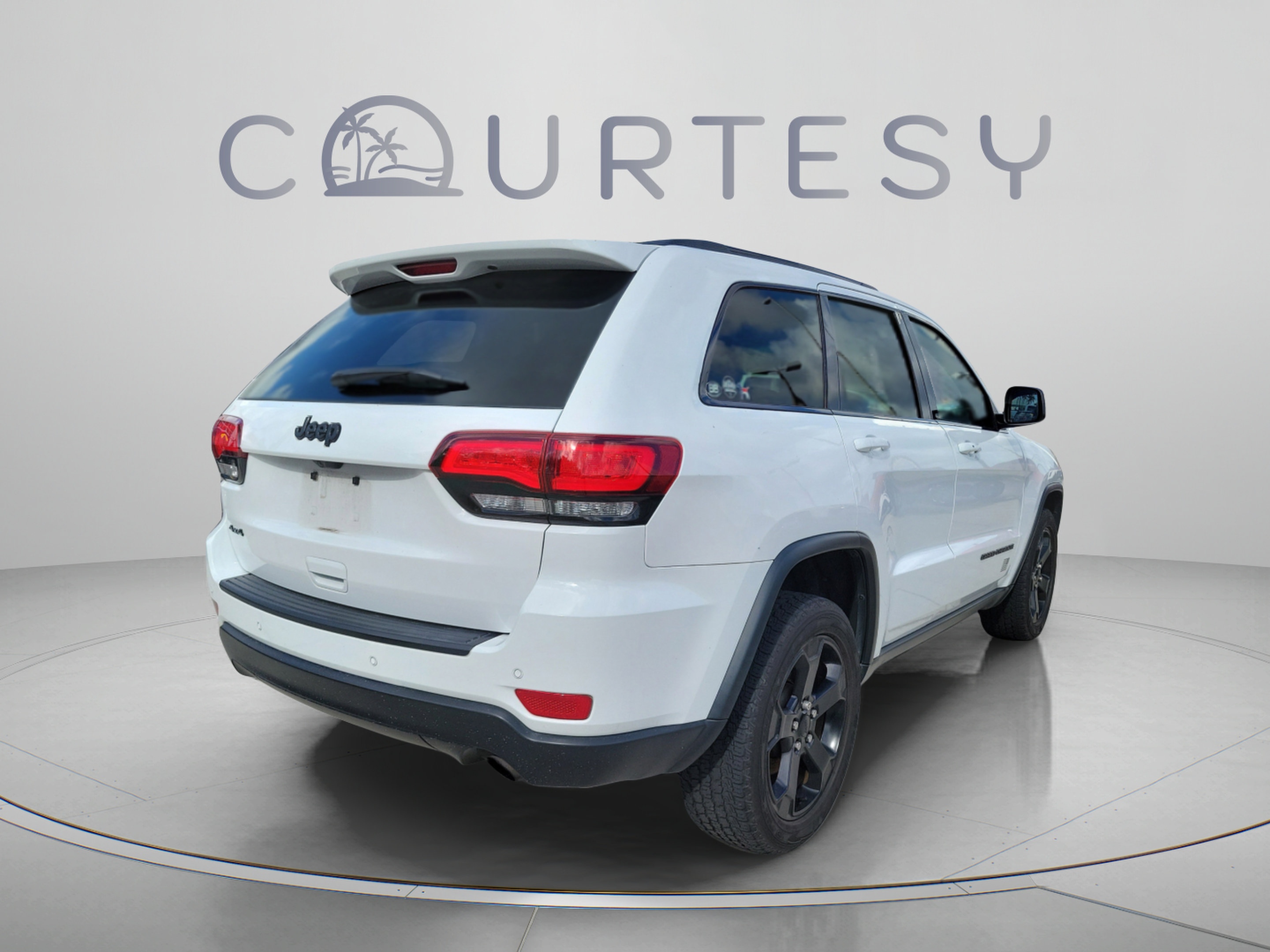 Used 2021 Jeep Grand Cherokee Freedom Edition AWD/4WD image 4