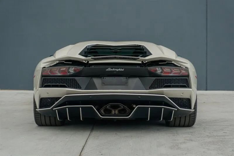 Used 2017 Lamborghini Aventador S image 7