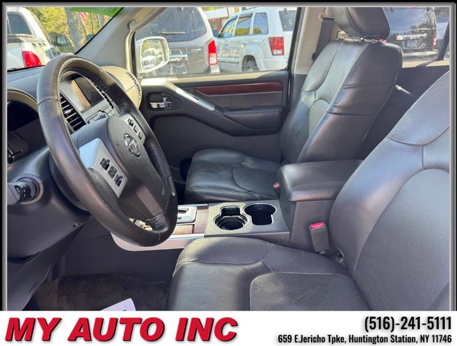 Used 2011 Nissan Pathfinder LE w/ Navigation Pkg image 26