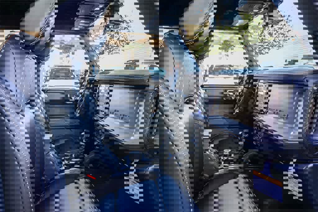 New 2025 Ford Bronco Outer Banks w/ Sasquatch Package image 17