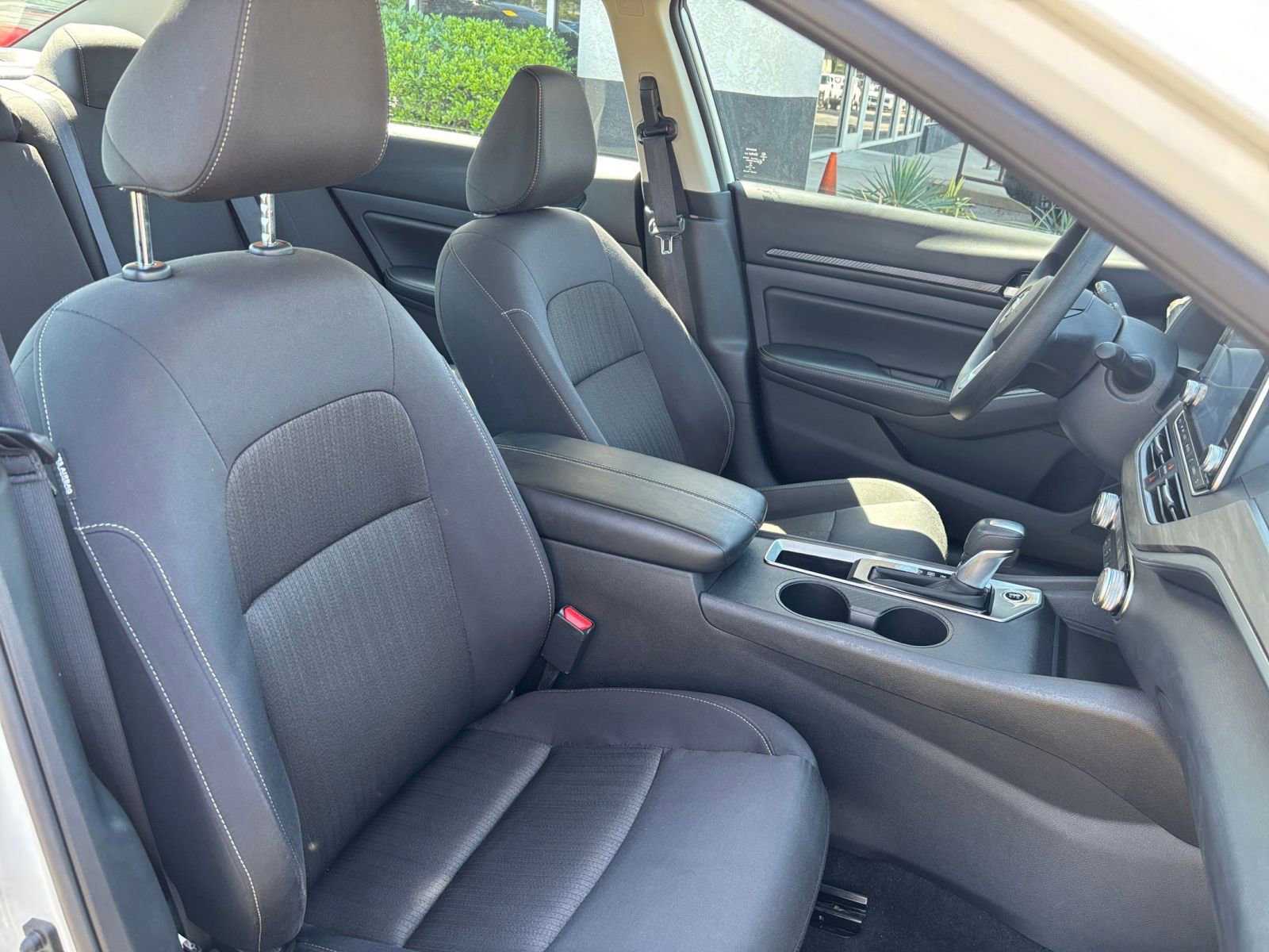 Used 2025 Nissan Altima 2.5 SV FWD image 36