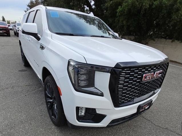 Used 2023 GMC Yukon XL Denali AWD/4WD image 2