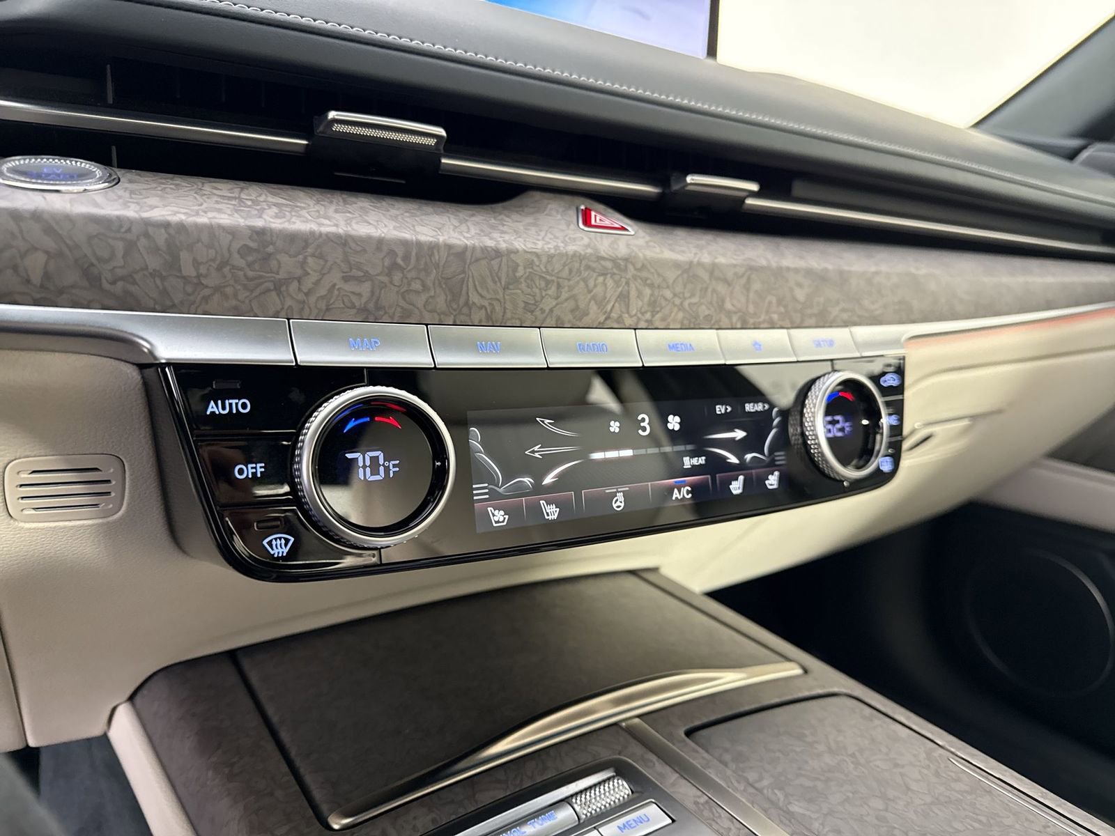 Used 2024 Genesis G80 image 9