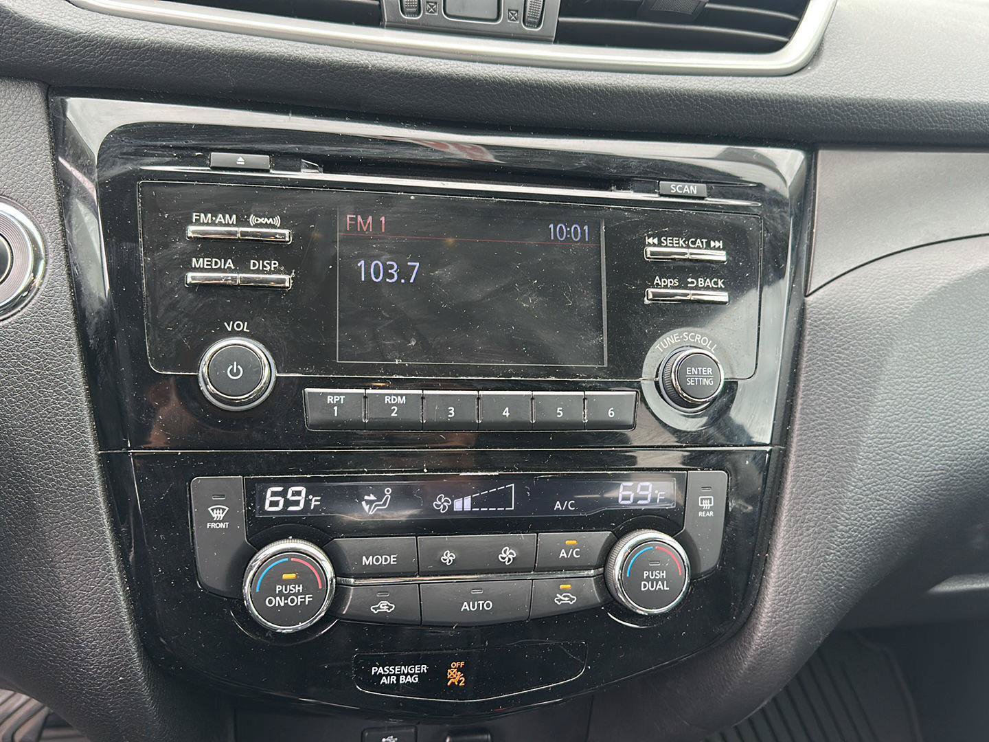 Used 2015 Nissan Rogue SV AWD/4WD image 13