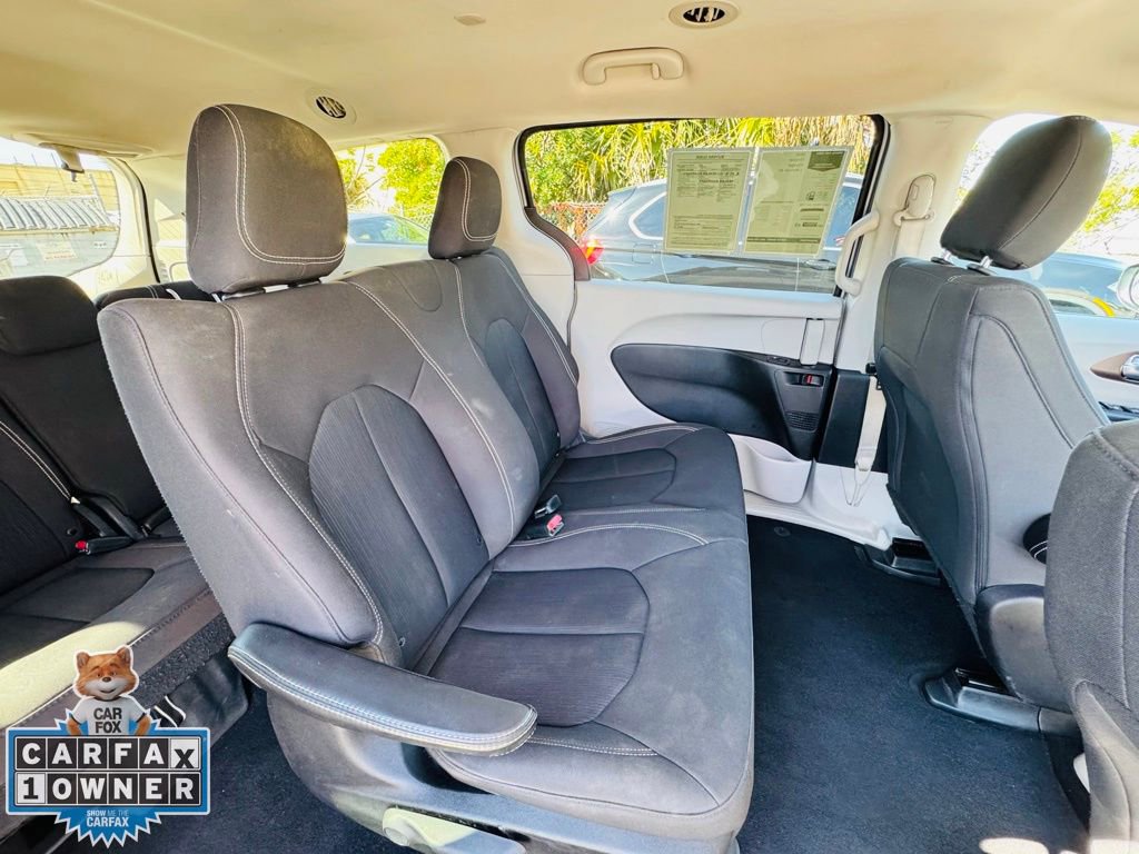 Used 2020 Chrysler Voyager L image 15