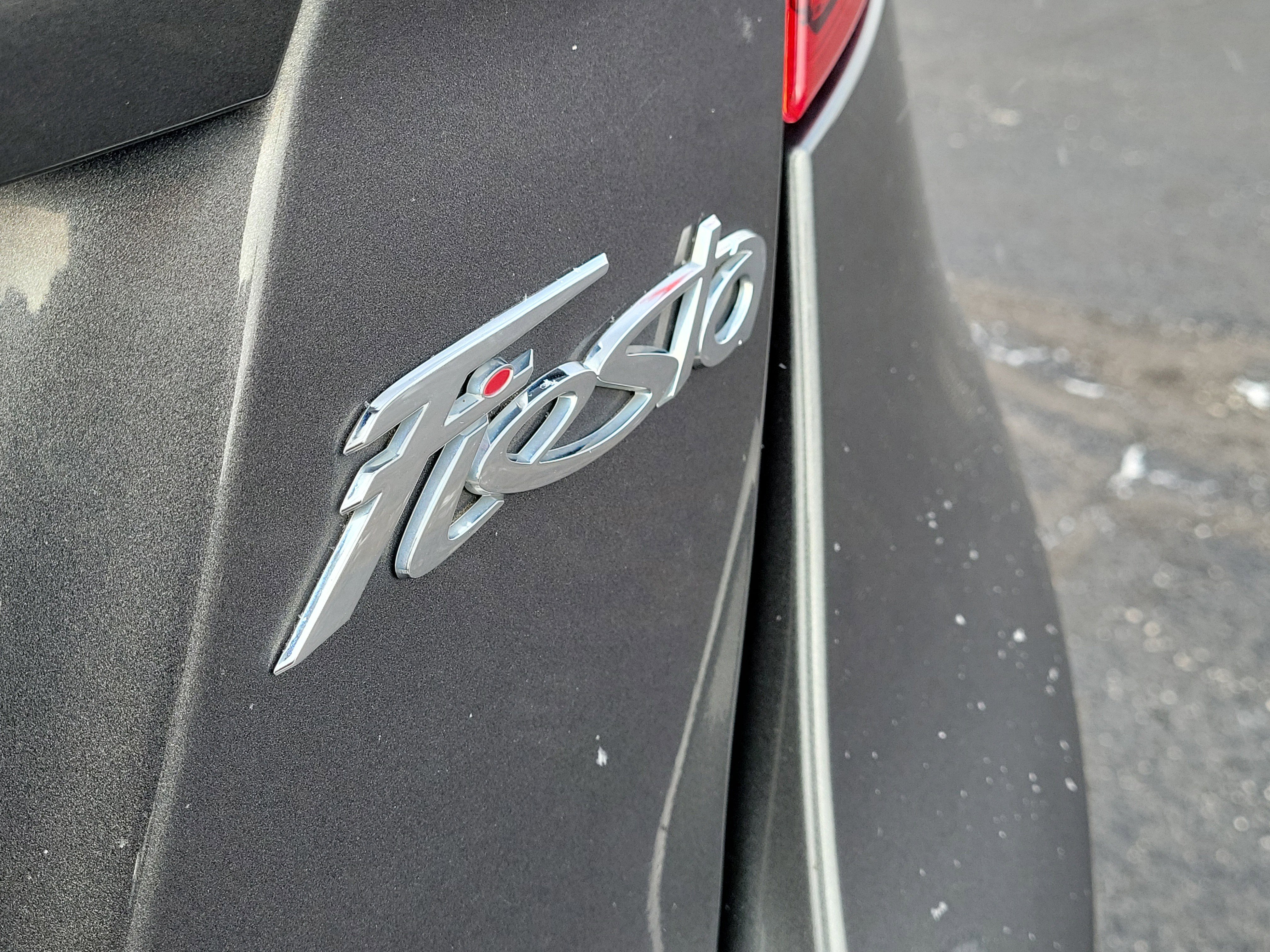 Used 2015 Ford Fiesta SE image 5