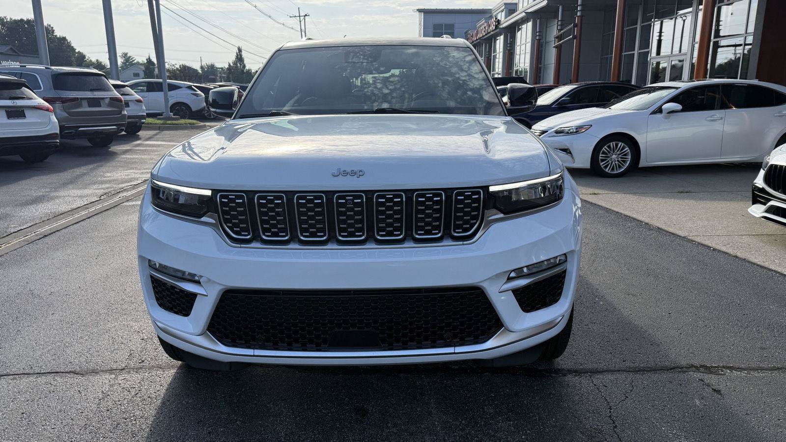 Used 2025 Jeep Grand Cherokee Summit AWD/4WD image 10