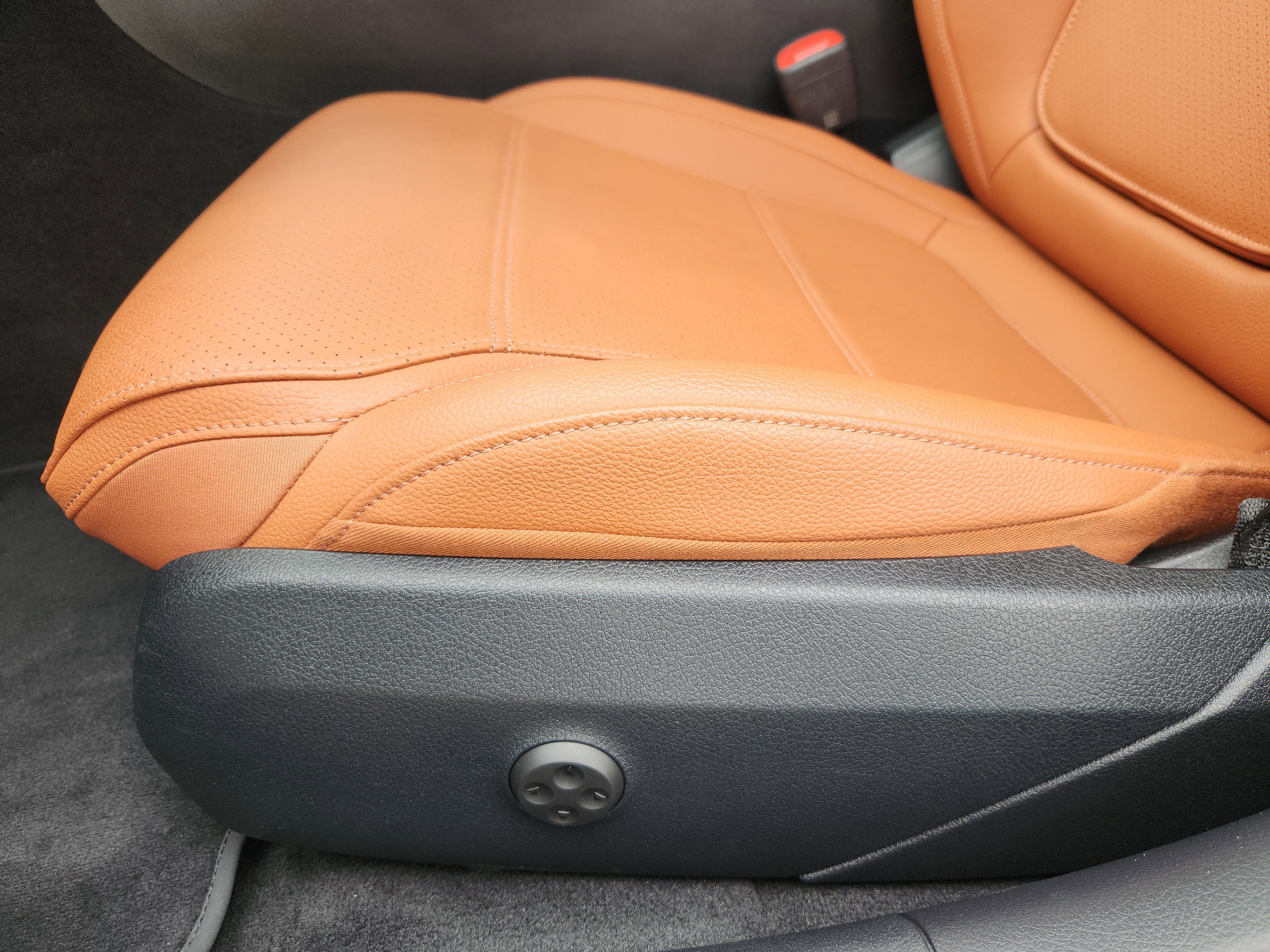 Used 2025 Mercedes-Benz C 300 4MATIC Sedan image 10
