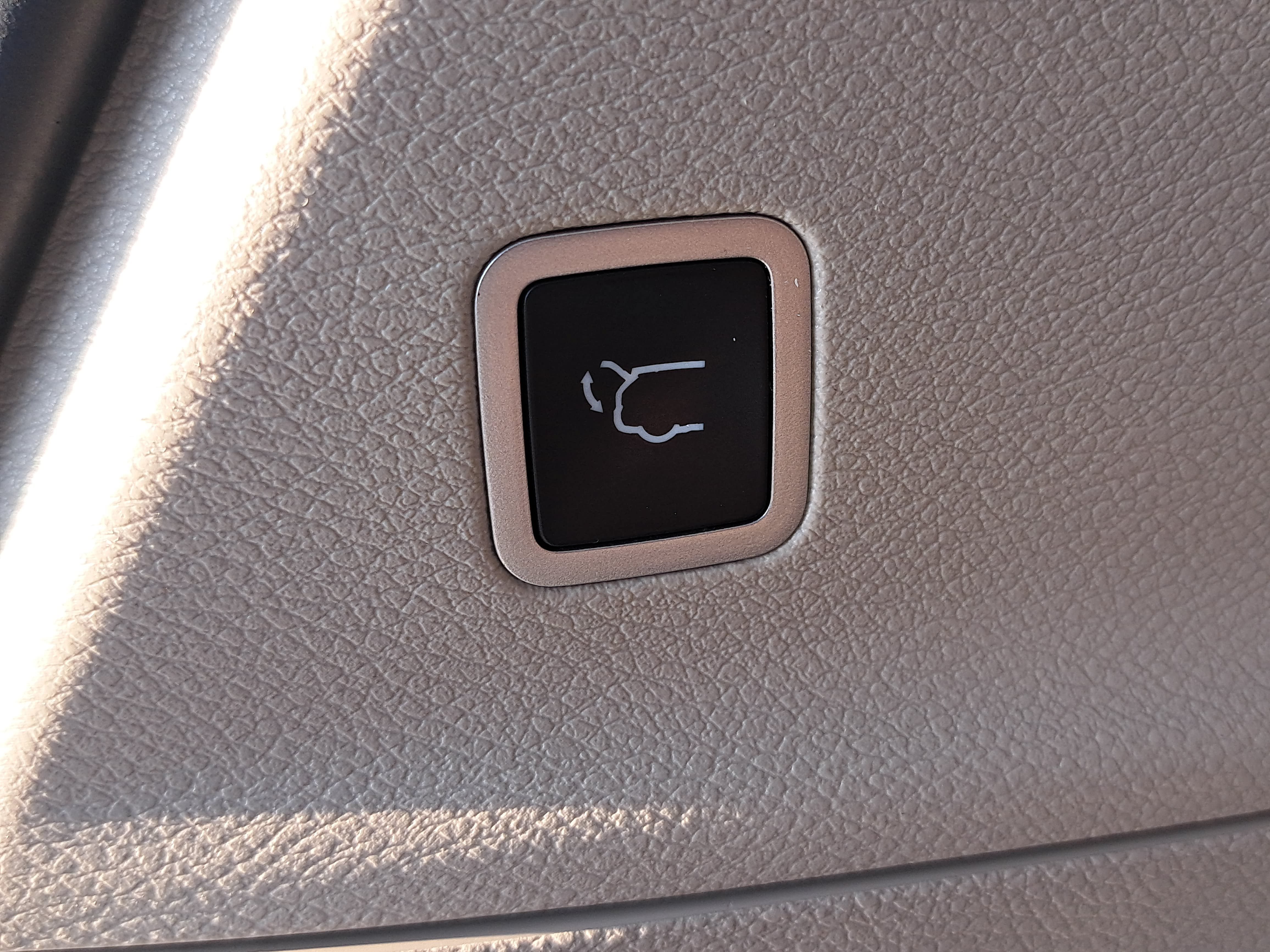 Used 2024 Chrysler Pacifica Limited FWD image 14