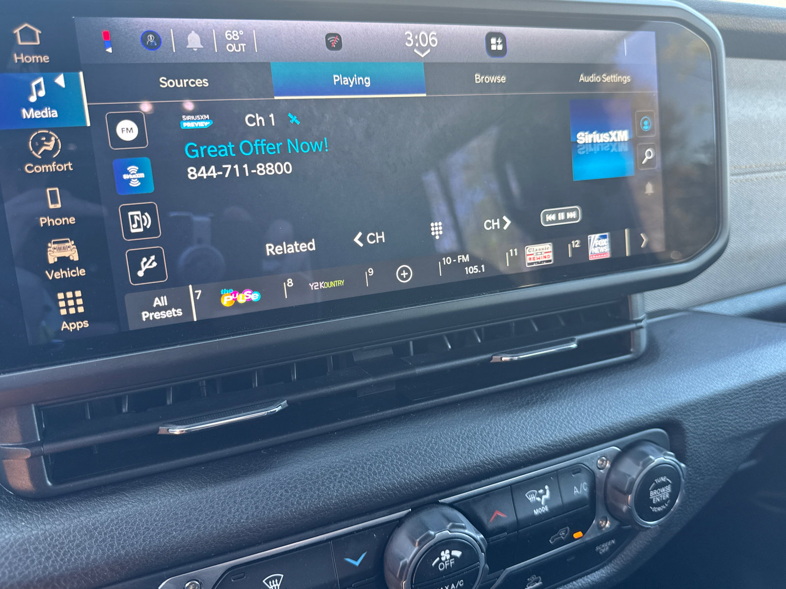 Used 2024 Jeep Wrangler Sport image 26