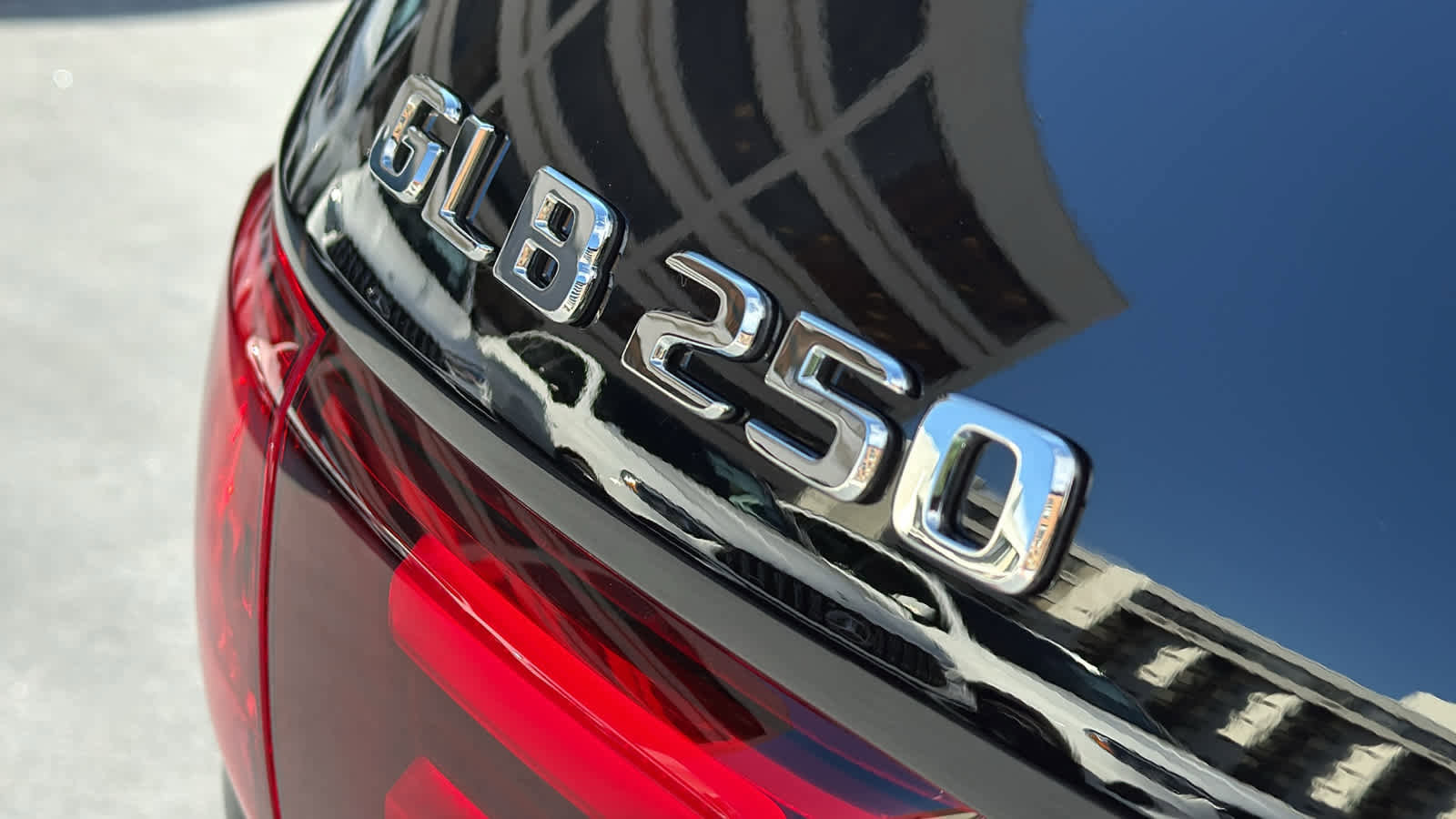 Certified 2025 Mercedes-Benz GLB 250 4MATIC image 13