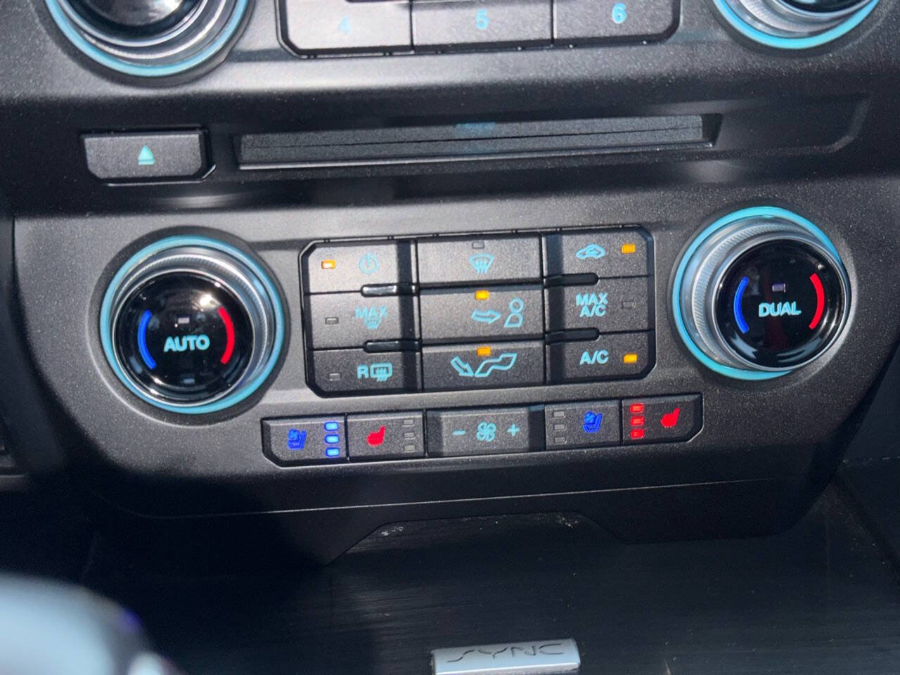 Used 2018 Ford F150 Lariat w/ Equipment Group 502A Luxury AWD/4WD image 38