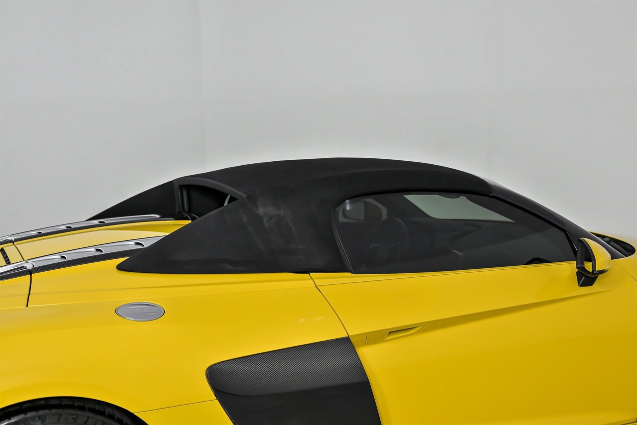 Used 2020 Audi R8 V10 w/ Carbon Exterior Package image 17