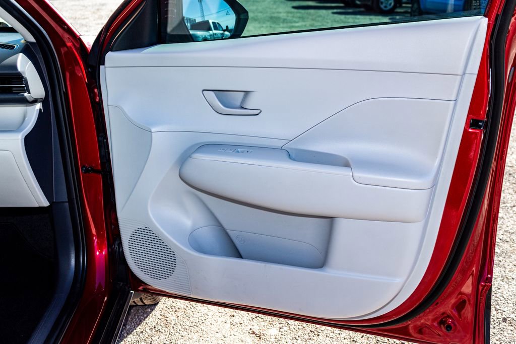 Used 2024 Hyundai Kona SE image 20