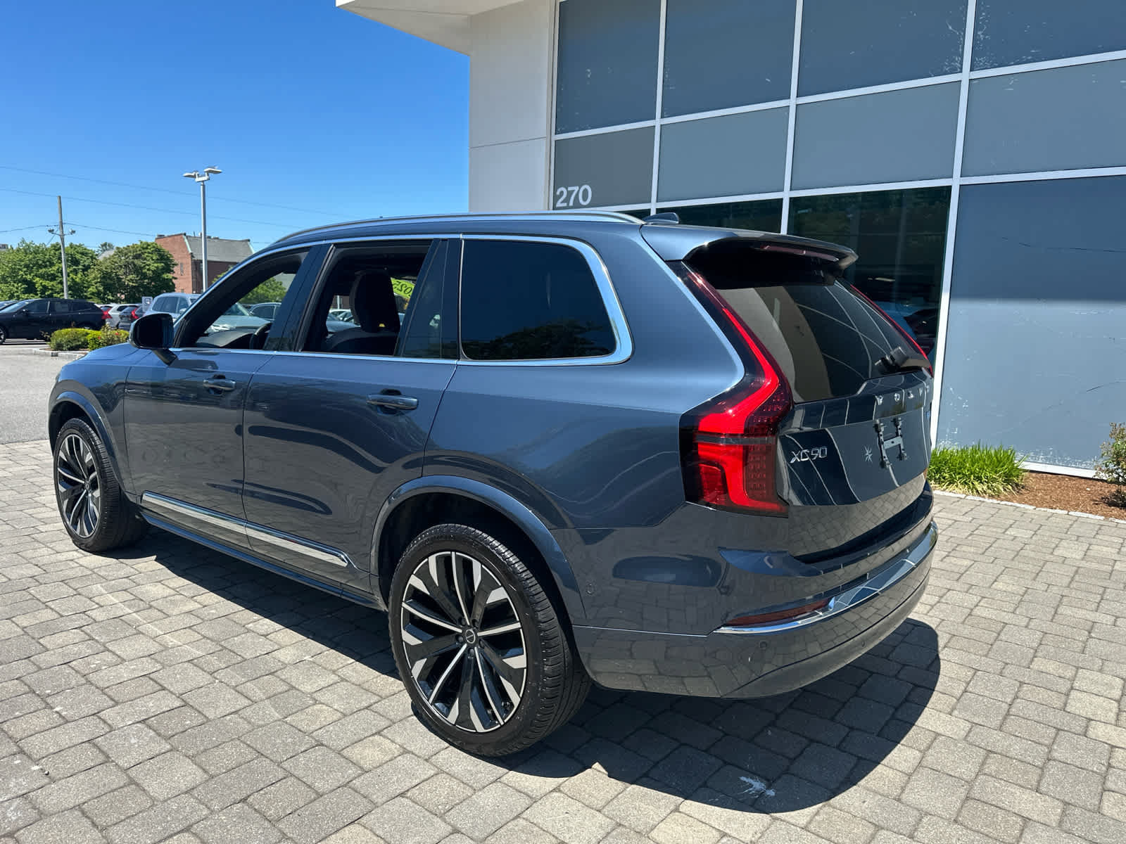 Used 2025 Volvo XC90 B6 Ultra w/ Protection Package AWD/4WD image 31