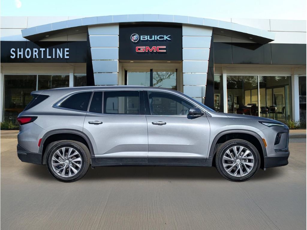 Used 2025 Buick Enclave Preferred AWD/4WD image 2