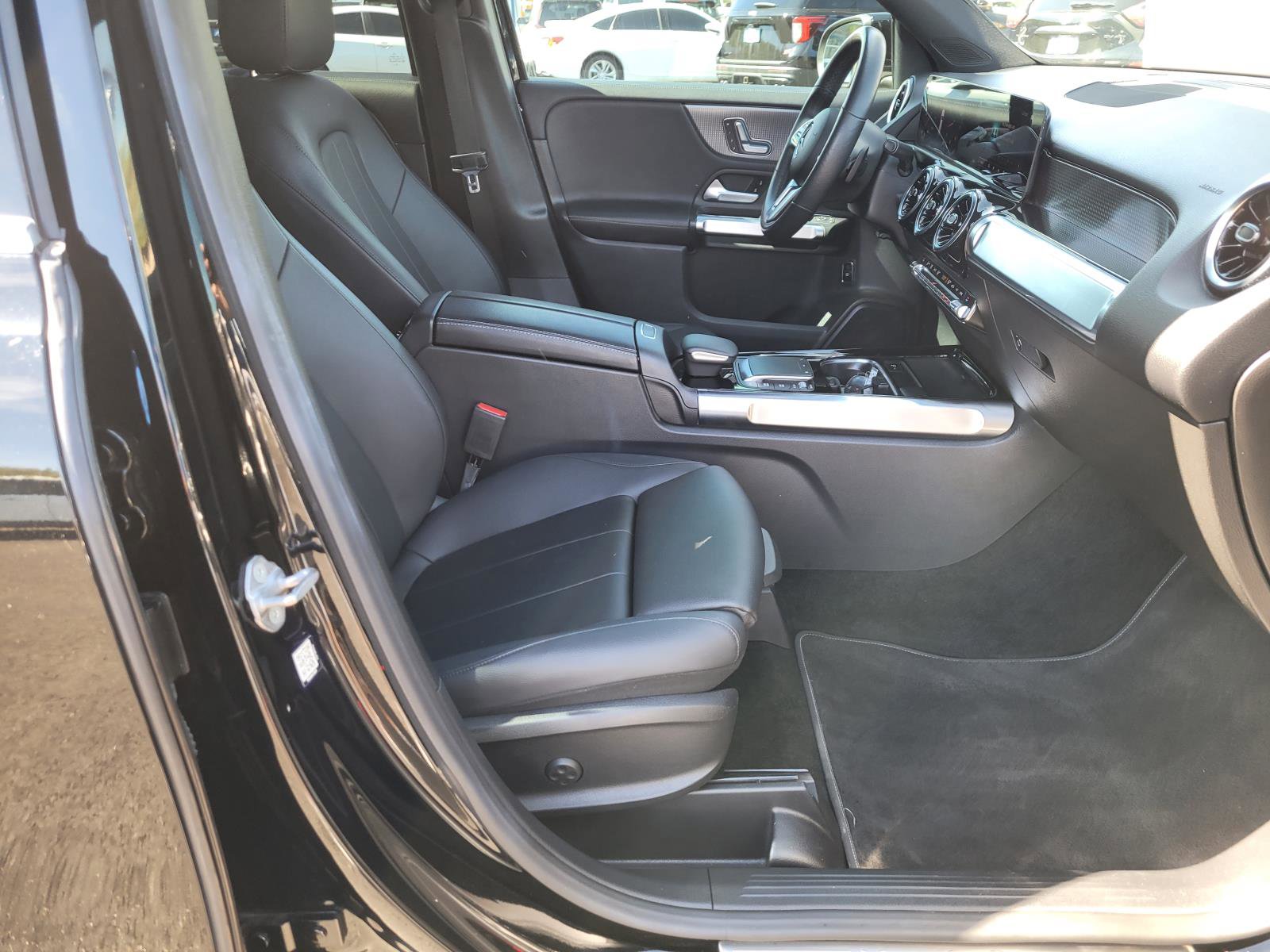 Used 2021 Mercedes-Benz GLB 250 4MATIC w/ Premium Package image 20