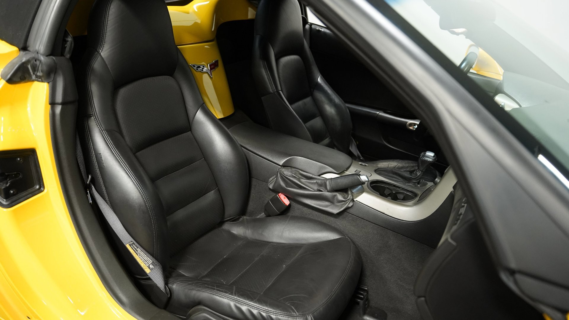 Used 2005 Chevrolet Corvette Convertible w/ Performance Handling Package image 34