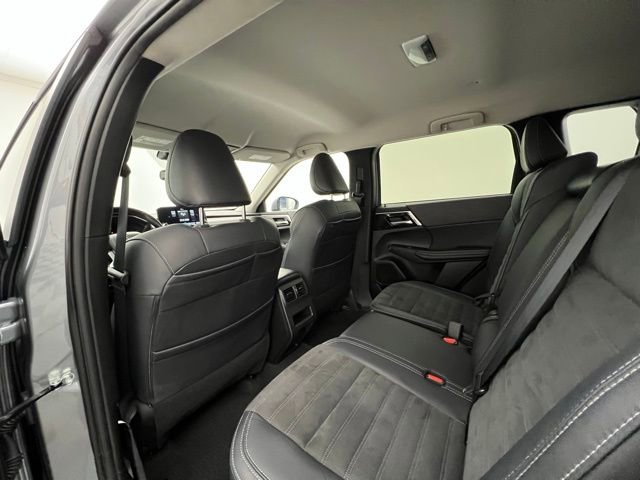 Used 2024 Mitsubishi Outlander SE image 37