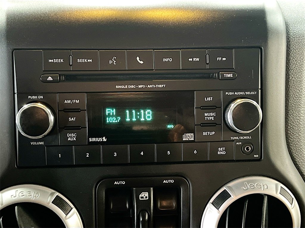 Used 2016 Jeep Wrangler Unlimited Sahara w/ Connectivity Group image 12