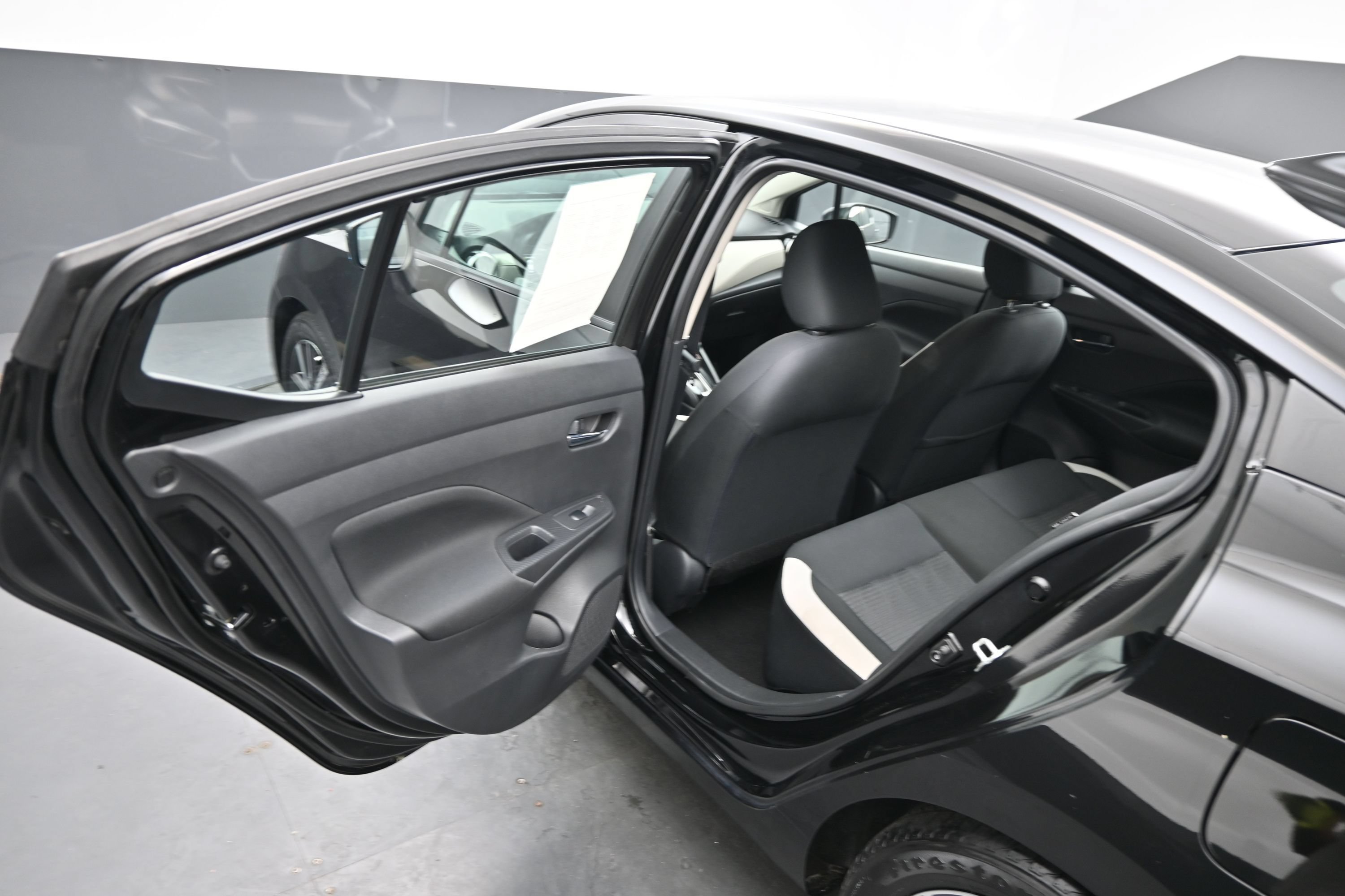 Used 2021 Nissan Versa SV FWD image 14