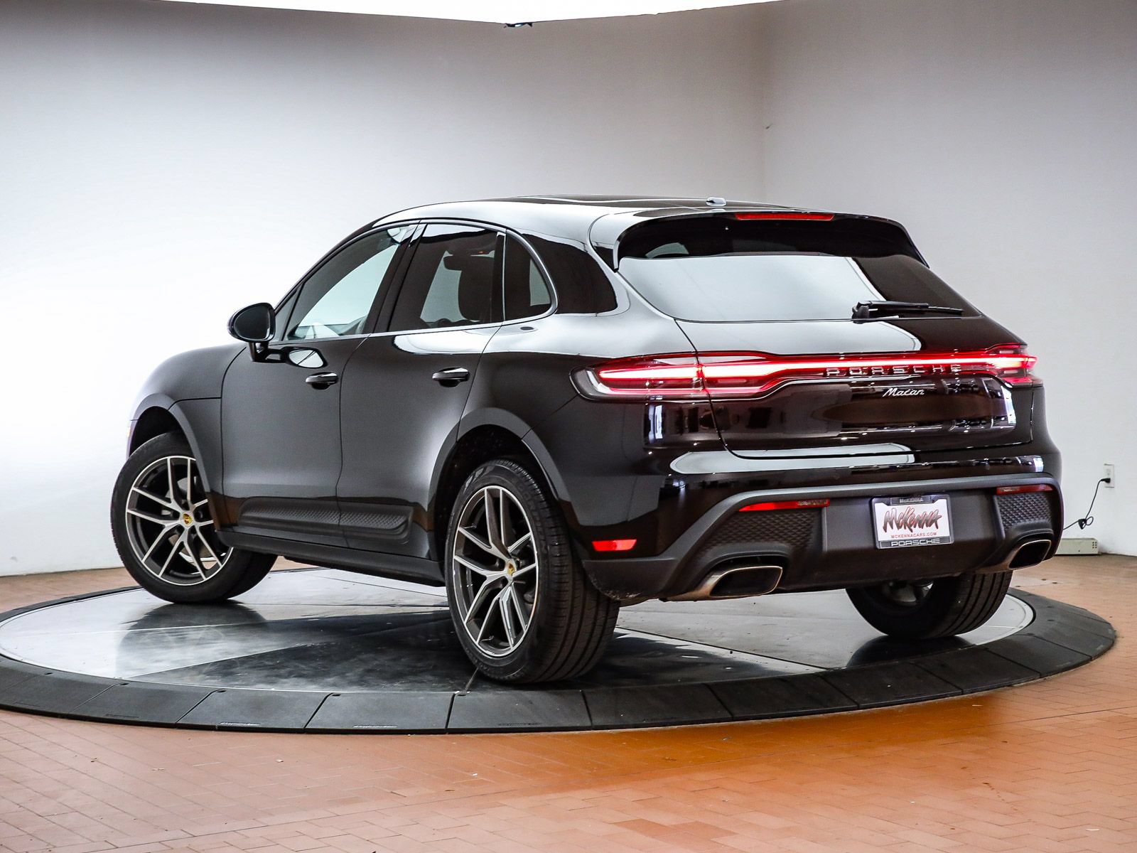 Certified 2026 Porsche Macan AWD/4WD image 3