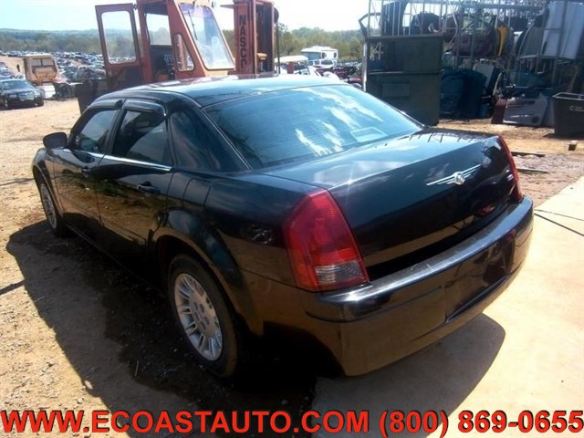 Used 2005 Chrysler 300 RWD image 3